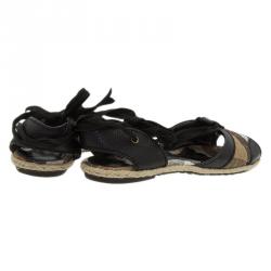 مملوكة مسبقًا صندل فلات بربري كانفاس نوفاتشيك و جلد برباط رافية مقاس 36