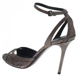 Pre Owned صندل بربري بشريط كاحل جلد رصاصي ميتاليك مقاس 39