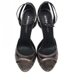 Pre Owned صندل بربري بشريط كاحل جلد رصاصي ميتاليك مقاس 39