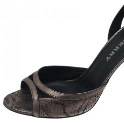 Pre Owned صندل بربري بشريط كاحل جلد رصاصي ميتاليك مقاس 39