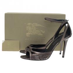 Pre Owned صندل بربري بشريط كاحل جلد رصاصي ميتاليك مقاس 39