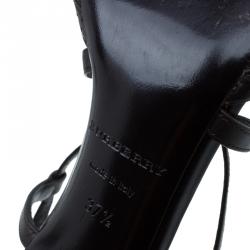 Pre Owned صندل بربري نوفا بشراشيب وسيور متعاكسة جلد بني مقاس 37.5