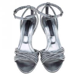 مملوكة مسبقًا صندل بربري برورسوم بحزام كاحل جلد ميتاليك فضي مقاس 35