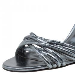 مملوكة مسبقًا صندل بربري برورسوم بحزام كاحل جلد ميتاليك فضي مقاس 35