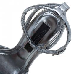 مملوكة مسبقًا صندل بربري برورسوم بحزام كاحل جلد ميتاليك فضي مقاس 35