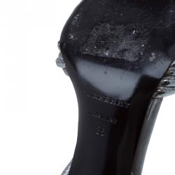 مملوكة مسبقًا صندل بربري برورسوم بحزام كاحل جلد ميتاليك فضي مقاس 35