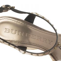 مملوكة مسبقًا صندل إسبادريل بربري جلد ذهبي وقماش بني كاروهات نوفا سير حرف T مرصع كعب روكي مقاس 39