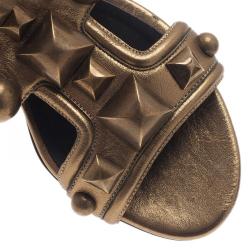 Pre Owned صندل بربري جلادياتور ميغا مرصع ذهبي مقاس 37