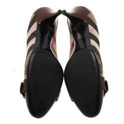 مملوكة مسبقًا حذاء كعب عالي بربري جلد بني وكانفاس نوفاتشيك بإبزيم مقاس 39