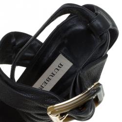 مملوكة مسبقًا Burberry Black Leather Marham Buckle Sandals Size 39
