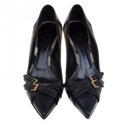 Pre Owned حذاء كعب عالي بربري جلد أسود وكانفاس كاروهات نوفا مقدمة مدببة بأبزيم مقاس 40