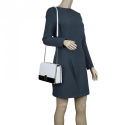 مملوكة مسبقًا حقيبة بلغاري جلد أبيض واسود متوسطة بقلاب