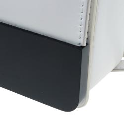 مملوكة مسبقًا حقيبة بلغاري جلد أبيض واسود متوسطة بقلاب