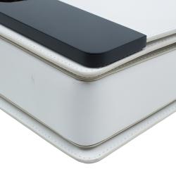 مملوكة مسبقًا حقيبة بلغاري جلد أبيض واسود متوسطة بقلاب