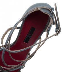 Pre Owned Carolina Herrera Silver Leather Strappy Sandals Size 38 