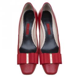 Pre Owned Carolina Herrera Red Leather and Suede Bow Pumps Size 39