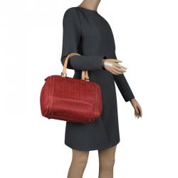 مملوكة مسبقًا حقيبة كارولينا هيريرا أندي بوسطن جلد مونوغرامي حمراء