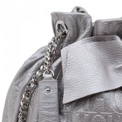 Pre Owned Carolina Herrera Silver Leather Audrey Pouch Bag