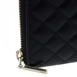 Pre Owned Carolina Herrera Black Quilted Leather Zip Around Wallet