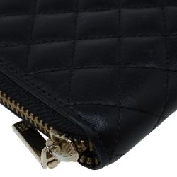 Pre Owned Carolina Herrera Black Quilted Leather Zip Around Wallet
