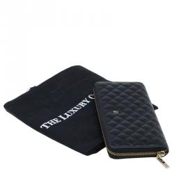 Pre Owned Carolina Herrera Black Quilted Leather Zip Around Wallet
