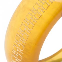 Pre Owned CH Carolina Herrera Yellow Resin Gold Tone Metal Bangle 21cm