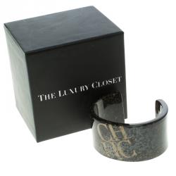 Pre Owned CH Carolina Herrera Gold Tone Inclusion Black Resin Open Cuff Bracelet