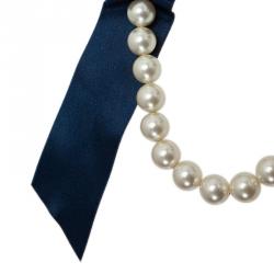 Pre Owned Carolina Herrera CH Faux Pearl Blue Ribbon Necklace