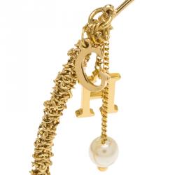 Pre Owned CH Carolina Herrera Logo and Faux Pearl Charm Gold Tone Bracelet 18cm