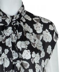 مملوكة مسبقًا توب سي أتش كارولينا هيريرا حرير أسود مورد بعقدة مزينة بلا أكمام مقاس M