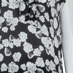 مملوكة مسبقًا توب سي أتش كارولينا هيريرا حرير أسود مورد بعقدة مزينة بلا أكمام مقاس M