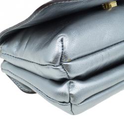 مملوكة مسبقًا حقيبة كلتش سي أتش كارولينا هريرا جلد فضي