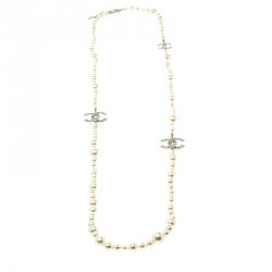 مملوكة مسبقًا قلادة شانيل CC كريستال لؤلؤ صناعي طويلة