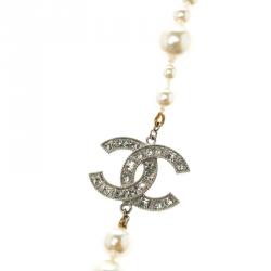 مملوكة مسبقًا قلادة شانيل CC كريستال لؤلؤ صناعي طويلة