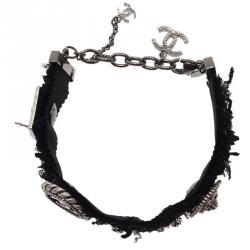 Pre Owned أسورة شانيل CC تويد أسود مرصعة