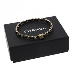 Pre Owned سوار شانيل CC بالشعار وقفل دوار جلد أسود مغزول ذهبي اللون مقاس 21 سم