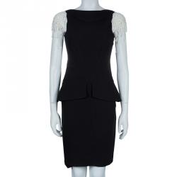 Pre Owned فستان شانيل بيبلوم قصة عنق سابرينا أكمام مطرزة أسود S