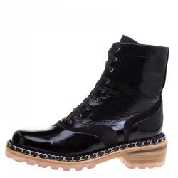 مملوكة مسبقًا بوت شانيل جلد أسود لامع برباط تفاصيل سلسلة مقاس 40