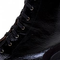 مملوكة مسبقًا بوت شانيل جلد أسود لامع برباط تفاصيل سلسلة مقاس 40