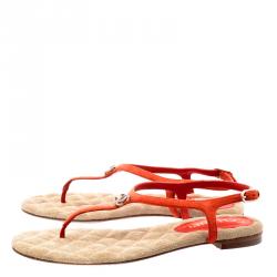 Pre Owned صندل بإصبع شانيل سيور T زخرفة CC سويدي برتقالي مقاس 38