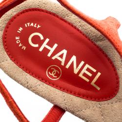 Pre Owned صندل بإصبع شانيل سيور T زخرفة CC سويدي برتقالي مقاس 38