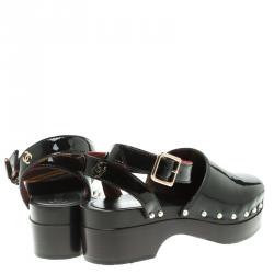 مملوكة مسبقًا Chanel Black Patent Leather Faux Pearls Ankle Wrap Clogs Size 39