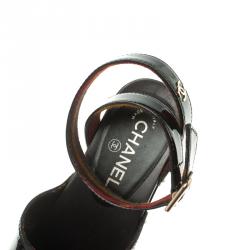 مملوكة مسبقًا Chanel Black Patent Leather Faux Pearls Ankle Wrap Clogs Size 39