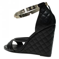 مملوكة مسبقًا صندل روكي شانيل بشريط كاحل وسوار جلد مبطن أسود مقاس 39