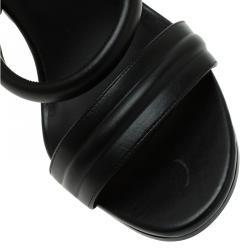 مملوكة مسبقًا صندل روكي شانيل بشريط كاحل وسوار جلد مبطن أسود مقاس 39