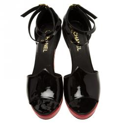 مملوكة مسبقًا صندل شانيل بحزام كروس كعب روكى جلد أسود لامع مقاس 41.5