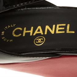 مملوكة مسبقًا صندل شانيل بحزام كروس كعب روكى جلد أسود لامع مقاس 41.5