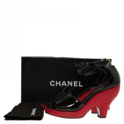 مملوكة مسبقًا صندل شانيل بحزام كروس كعب روكى جلد أسود لامع مقاس 41.5