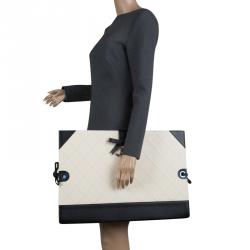مملوكة مسبقًا Chanel Off White/Black Quilted Leather Small Drawing Portfolio Bag
