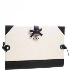 مملوكة مسبقًا Chanel Off White/Black Quilted Leather Small Drawing Portfolio Bag